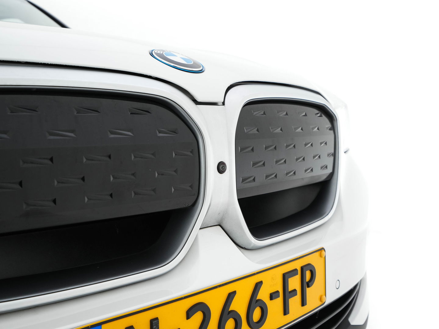 BMW iX3 High Executive 80 kWh {SOH-99%} [ 3-Fase ] (INCL.BTW) *PANO | HEAD-UP | ADAPTIVE-CRUISE | BLIND-SPOT | LUXURY-LEATHER | FULL-LED | HARMAN/KARDON | TOP-VIEW | MEMORY-PACK | AMBIENT-LIGHT | DIGI-COCKPIT | NAVI-FULLMAP | 20''ALU | TOWBAR