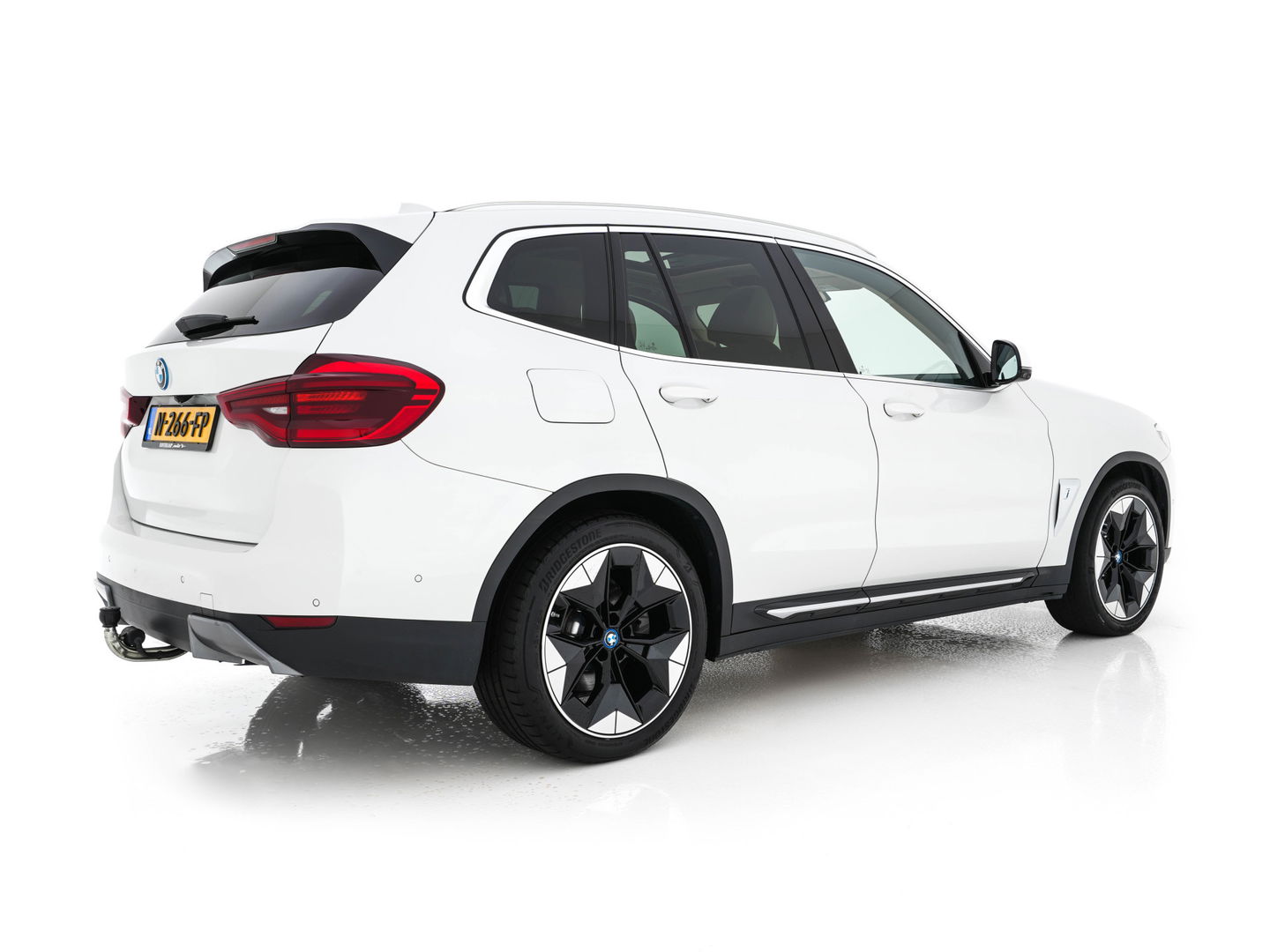 BMW iX3 High Executive 80 kWh {SOH-99%} [ 3-Fase ] (INCL.BTW) *PANO | HEAD-UP | ADAPTIVE-CRUISE | BLIND-SPOT | LUXURY-LEATHER | FULL-LED | HARMAN/KARDON | TOP-VIEW | MEMORY-PACK | AMBIENT-LIGHT | DIGI-COCKPIT | NAVI-FULLMAP | 20''ALU | TOWBAR