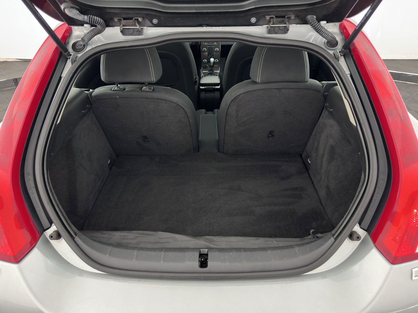 Volvo C30 1.6 D2 R-Edition *LEATHER-FABRIC | SPORT-SEATS | ECC | PDC | CRUISE | 17''ALU | TOWBAR*