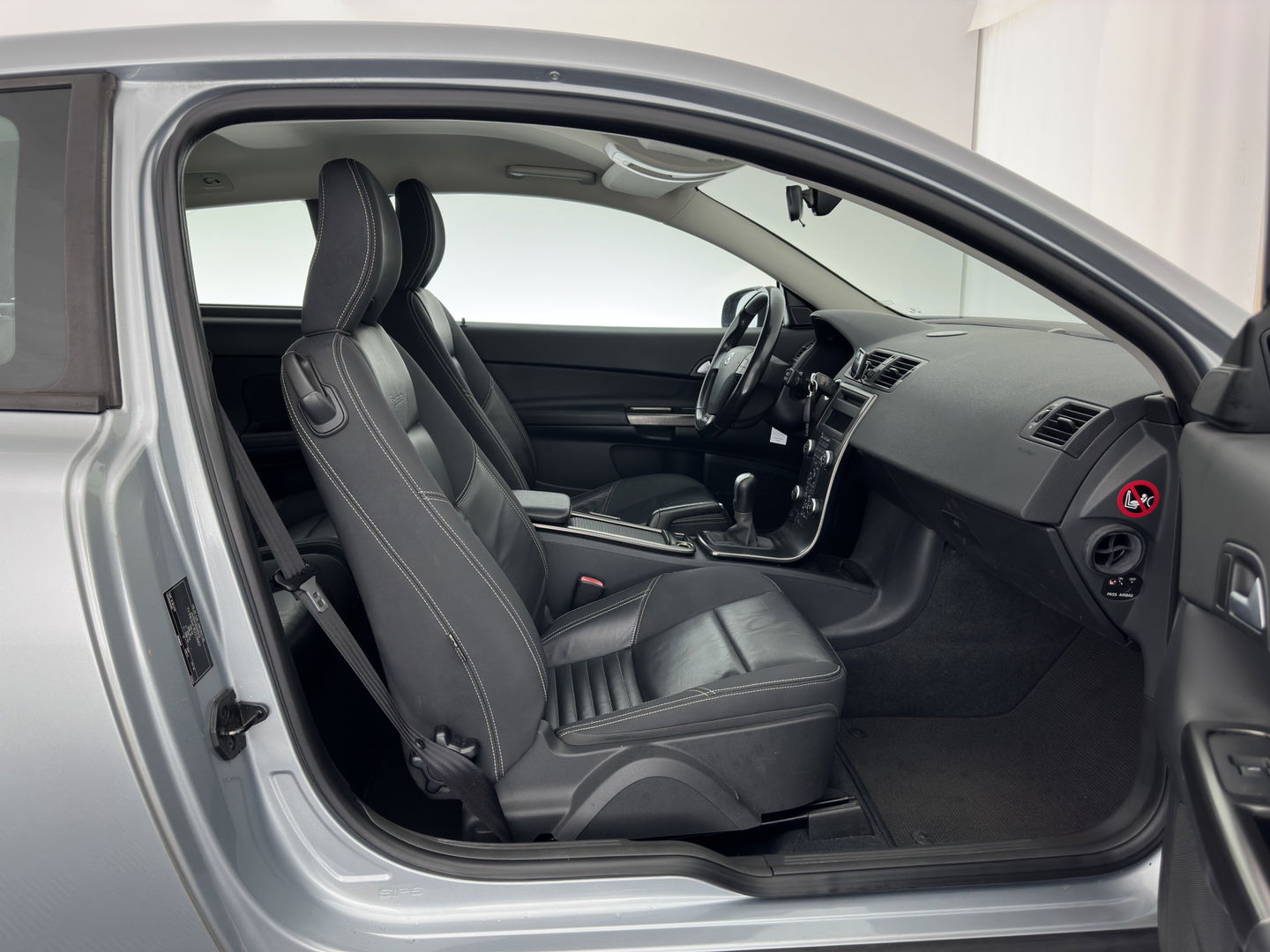 Volvo C30 1.6 D2 R-Edition *LEATHER-FABRIC | SPORT-SEATS | ECC | PDC | CRUISE | 17''ALU | TOWBAR*