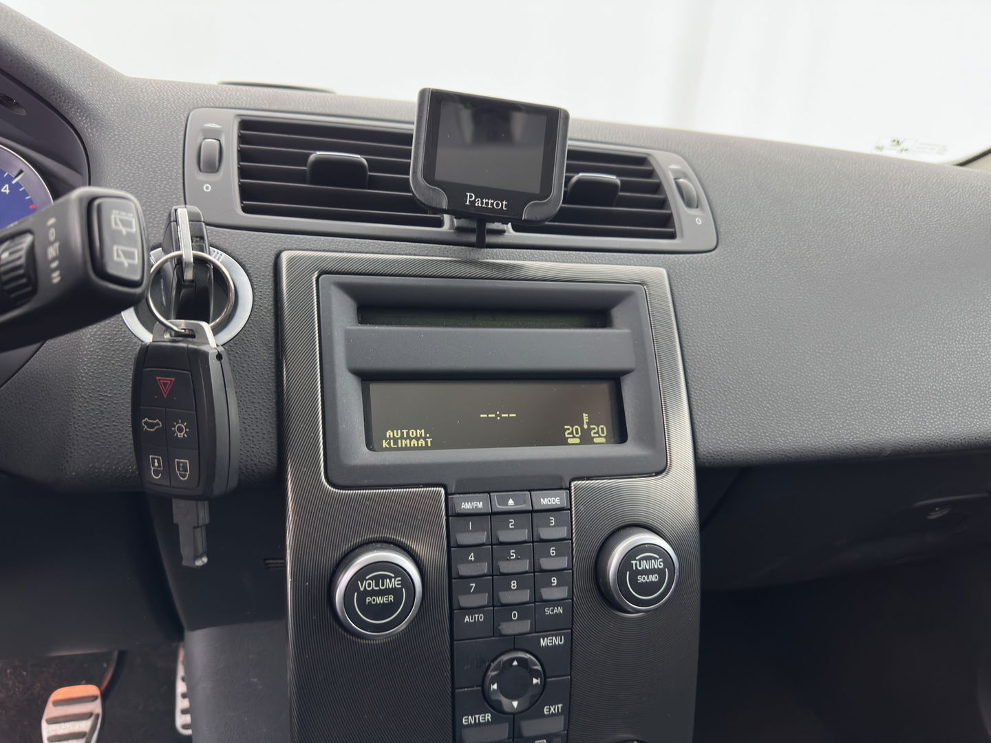 Volvo C30 1.6 D2 R-Edition *LEATHER-FABRIC | SPORT-SEATS | ECC | PDC | CRUISE | 17''ALU | TOWBAR*