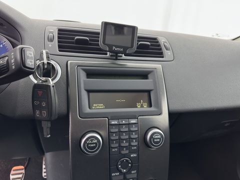 Volvo C30 1.6 D2 R-Edition *LEATHER-FABRIC | SPORT-SEATS | ECC | PDC | CRUISE | 17''ALU | TOWBAR*