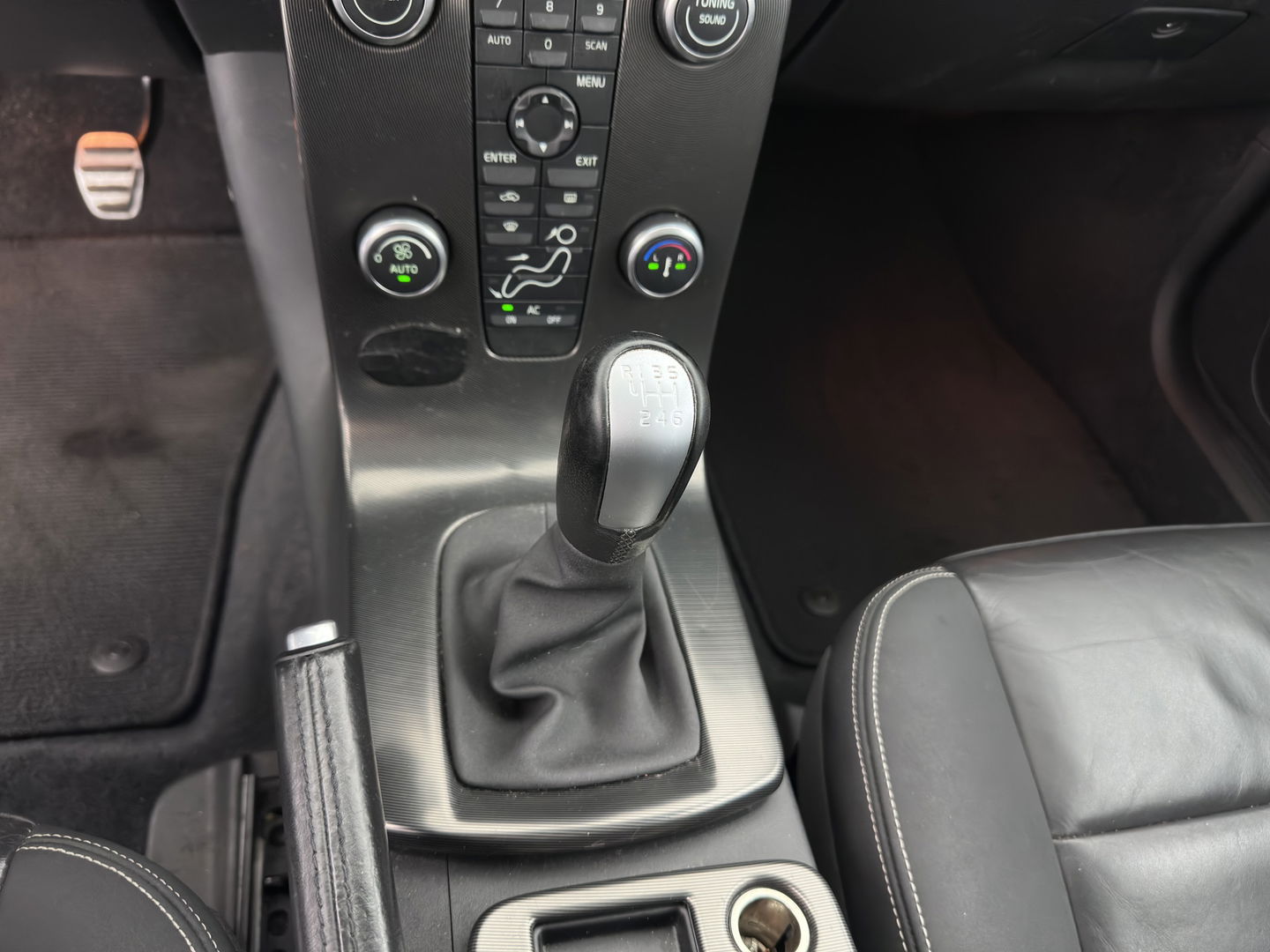 Volvo C30 1.6 D2 R-Edition *LEATHER-FABRIC | SPORT-SEATS | ECC | PDC | CRUISE | 17''ALU | TOWBAR*