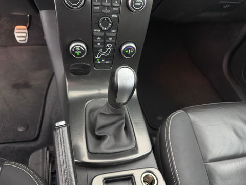 Volvo C30 1.6 D2 R-Edition *LEATHER-FABRIC | SPORT-SEATS | ECC | PDC | CRUISE | 17''ALU | TOWBAR*