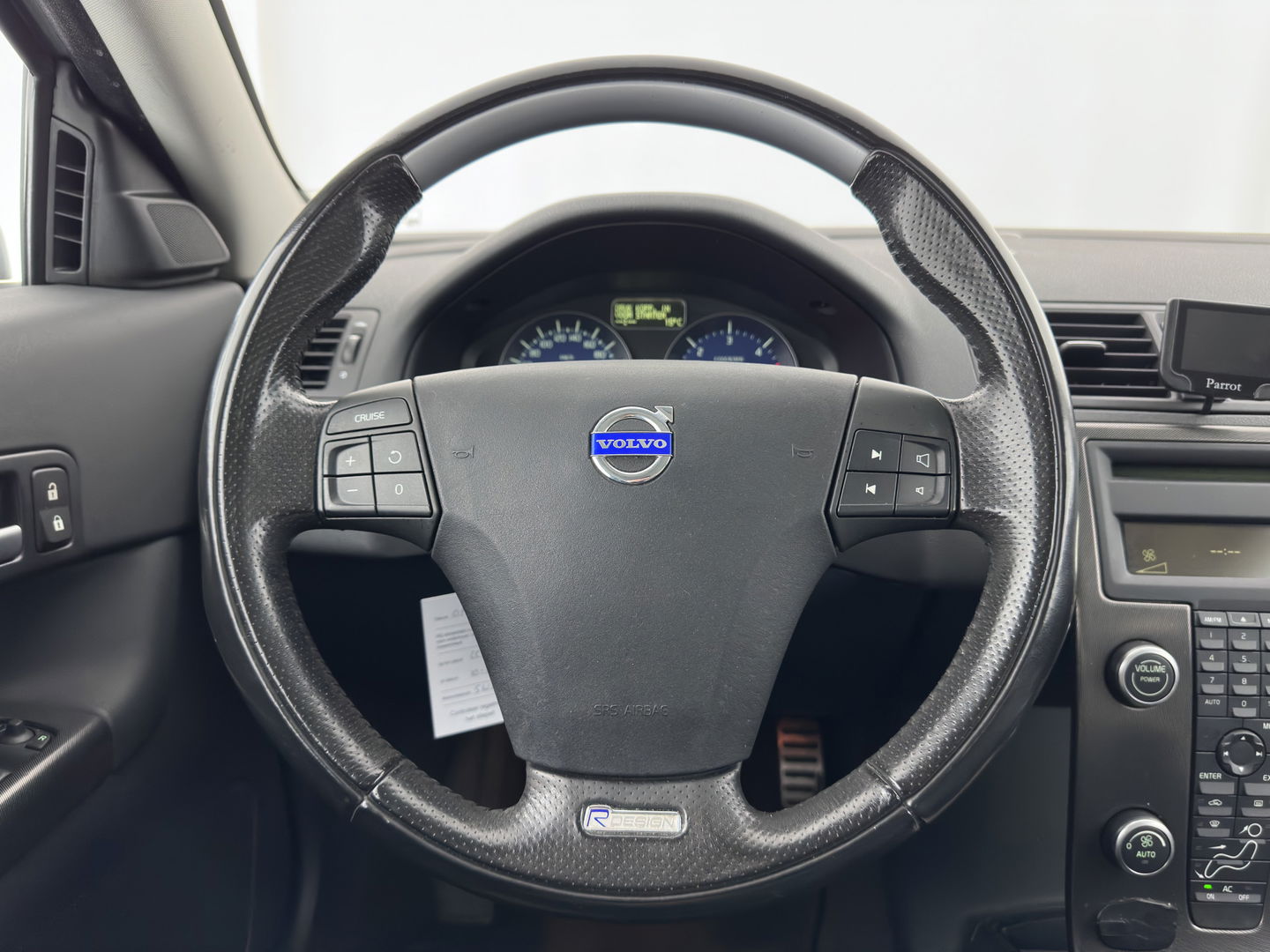 Volvo C30 1.6 D2 R-Edition *LEATHER-FABRIC | SPORT-SEATS | ECC | PDC | CRUISE | 17''ALU | TOWBAR*