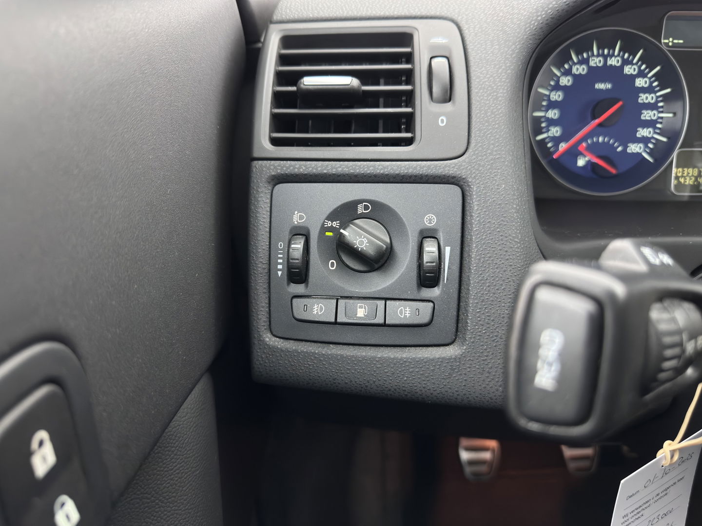 Volvo C30 1.6 D2 R-Edition *LEATHER-FABRIC | SPORT-SEATS | ECC | PDC | CRUISE | 17''ALU | TOWBAR*