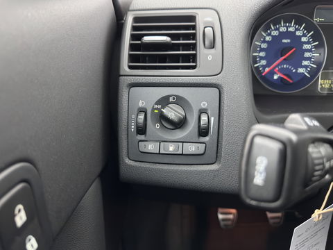 Volvo C30 1.6 D2 R-Edition *LEATHER-FABRIC | SPORT-SEATS | ECC | PDC | CRUISE | 17''ALU | TOWBAR*