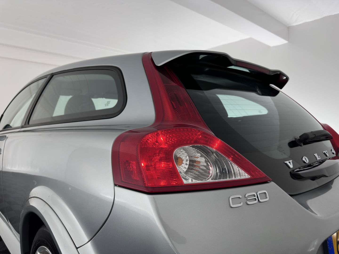 Volvo C30 1.6 D2 R-Edition *LEATHER-FABRIC | SPORT-SEATS | ECC | PDC | CRUISE | 17''ALU | TOWBAR*