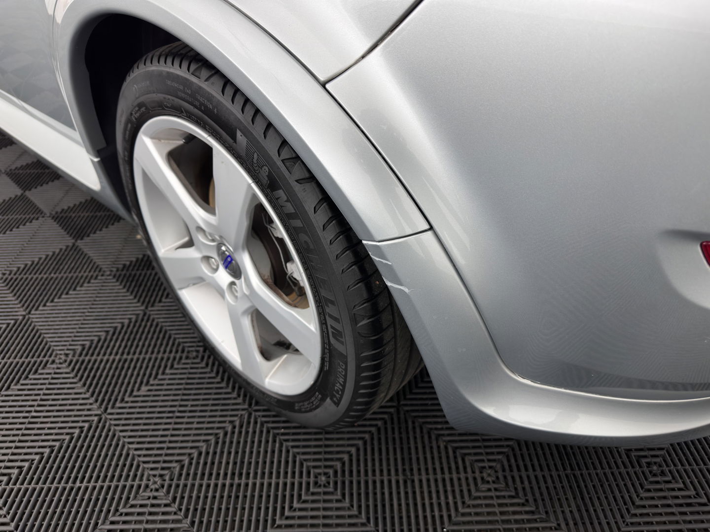 Volvo C30 1.6 D2 R-Edition *LEATHER-FABRIC | SPORT-SEATS | ECC | PDC | CRUISE | 17''ALU | TOWBAR*