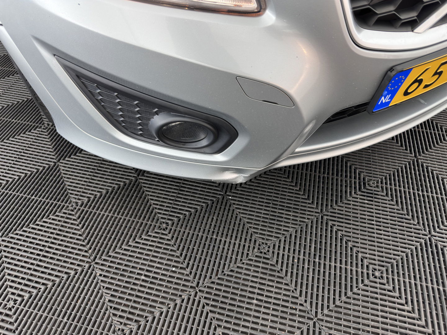 Volvo C30 1.6 D2 R-Edition *LEATHER-FABRIC | SPORT-SEATS | ECC | PDC | CRUISE | 17''ALU | TOWBAR*