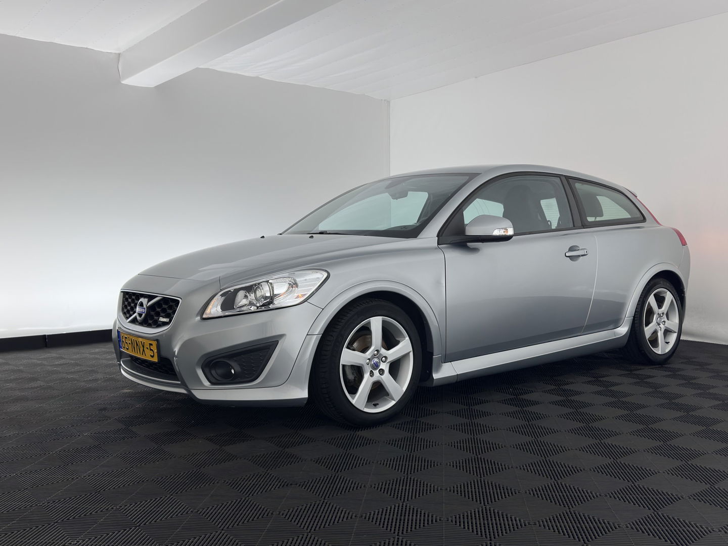 Volvo C30 1.6 D2 R-Edition *LEATHER-FABRIC | SPORT-SEATS | ECC | PDC | CRUISE | 17''ALU | TOWBAR*