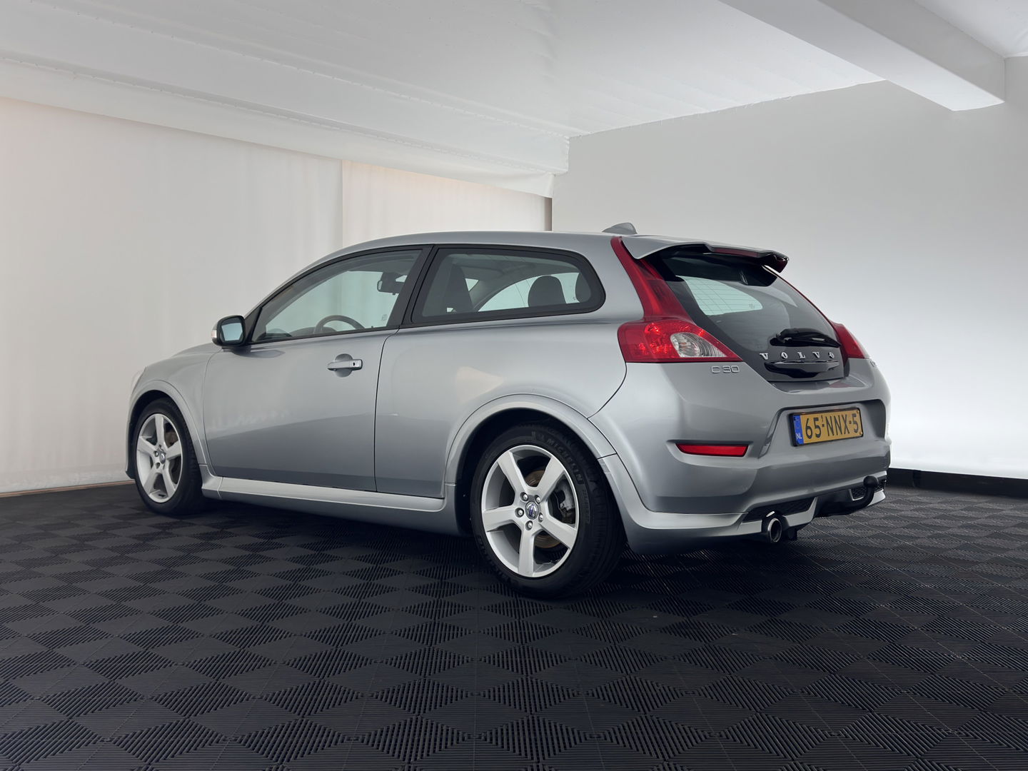 Volvo C30 1.6 D2 R-Edition *LEATHER-FABRIC | SPORT-SEATS | ECC | PDC | CRUISE | 17''ALU | TOWBAR*