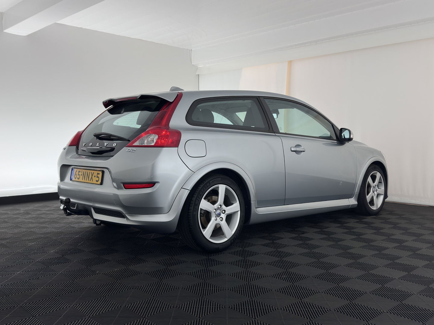 Volvo C30 1.6 D2 R-Edition *LEATHER-FABRIC | SPORT-SEATS | ECC | PDC | CRUISE | 17''ALU | TOWBAR*