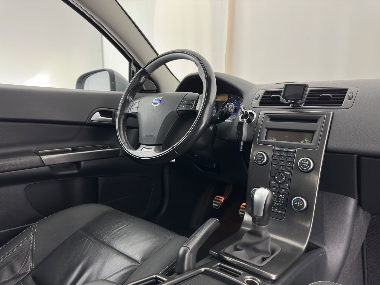 Volvo C30 1.6 D2 R-Edition *LEATHER-FABRIC | SPORT-SEATS | ECC | PDC | CRUISE | 17''ALU | TOWBAR*