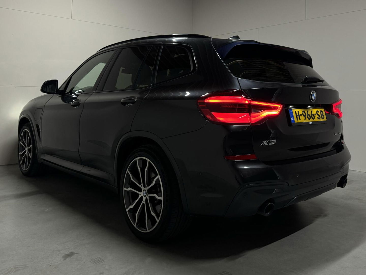 BMW X3 xDrive30e M-Sport Pano Leer Camera HUD Trekh. Sfeer NAP