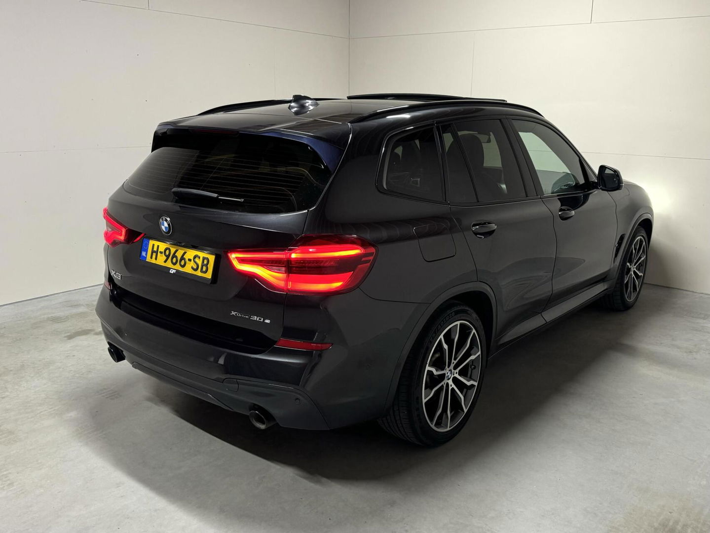 BMW X3 xDrive30e M-Sport Pano Leer Camera HUD Trekh. Sfeer NAP