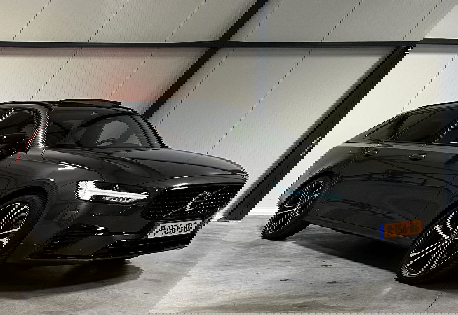 Volvo V90 2.0 T6 AWD R-Design Dark Pano Groot Accupakket NAP