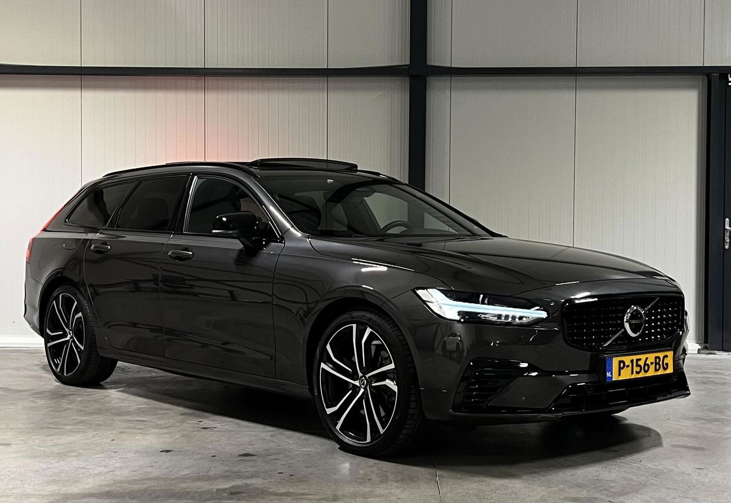 Volvo V90 2.0 T6 AWD R-Design Dark Pano Virtual Trekhaak NAP