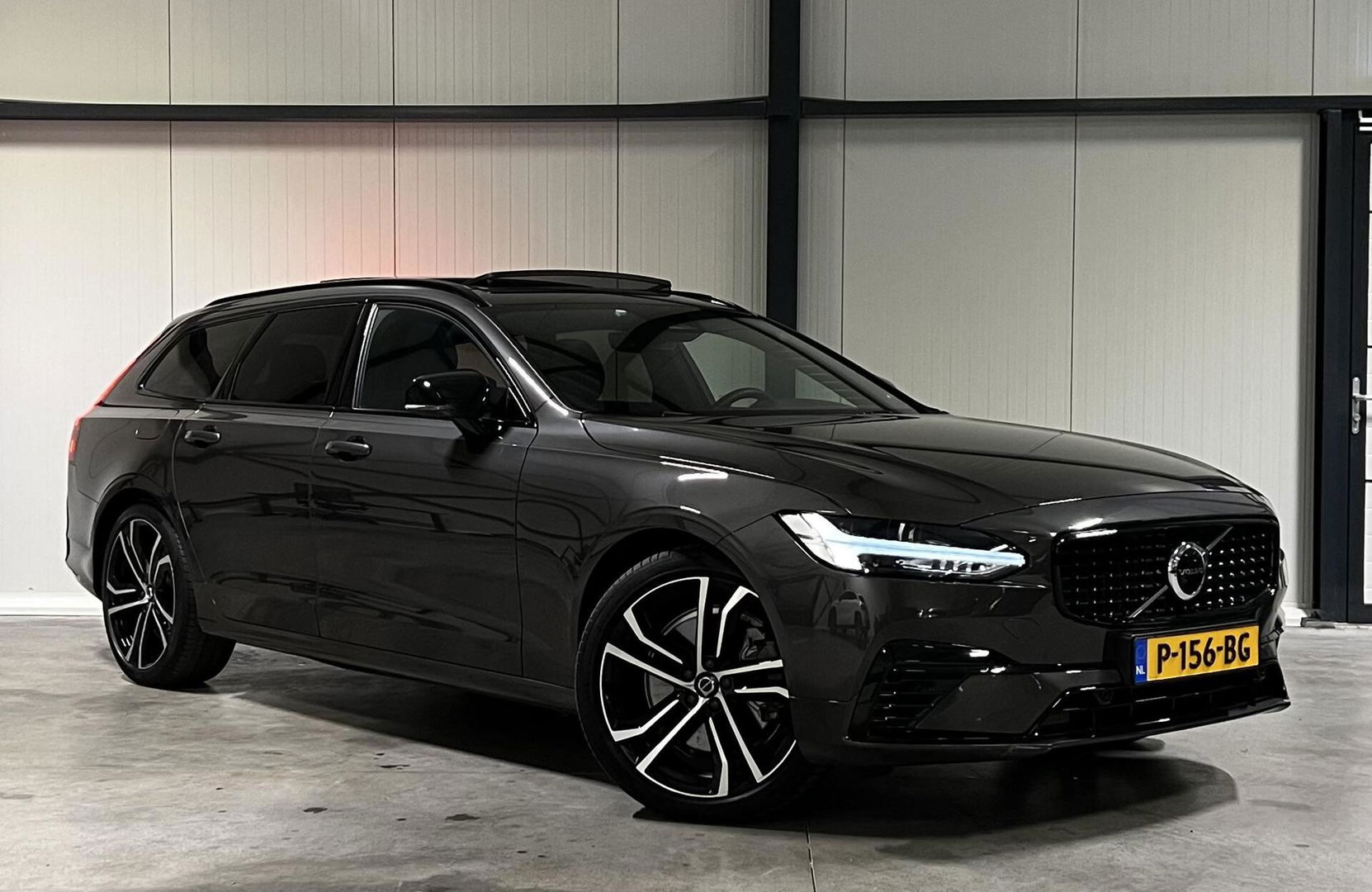 Volvo V90 2.0 T6 AWD R-Design Dark Pano Groot Accupakket NAP