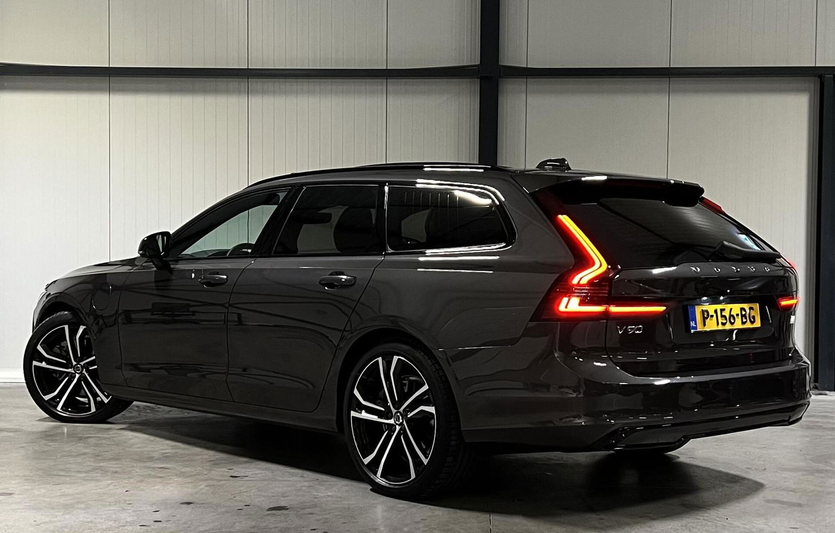 Volvo V90 2.0 T6 AWD R-Design Dark Pano Groot Accupakket NAP
