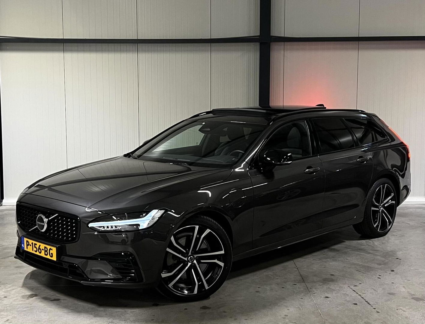 Volvo V90 2.0 T6 AWD R-Design Dark Pano Groot Accupakket NAP