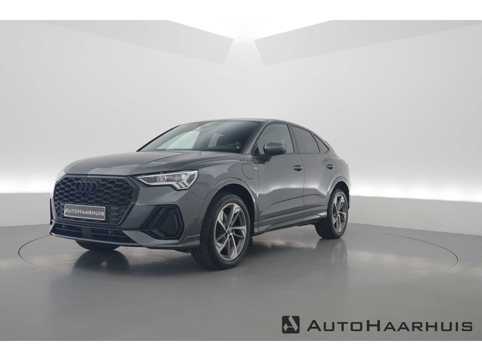 Audi Q3 Sportback 45 TFSI e 2x S Line | Elek. Trekhaak | Camera | Navi | Stoelverw. | Adapt. Cruise | Keyless | 19''