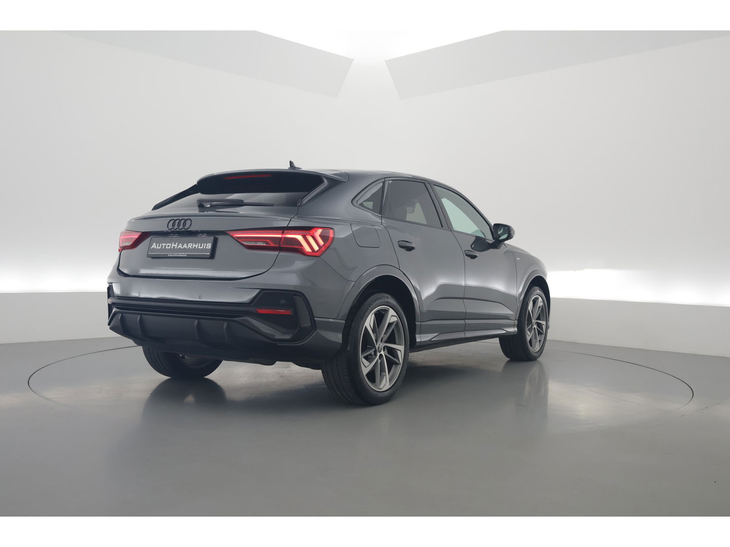 Audi Q3 Sportback 45 TFSI e 2x S Line | Elek. Trekhaak | Camera | Navi | Stoelverw. | Adapt. Cruise | Keyless | 19''