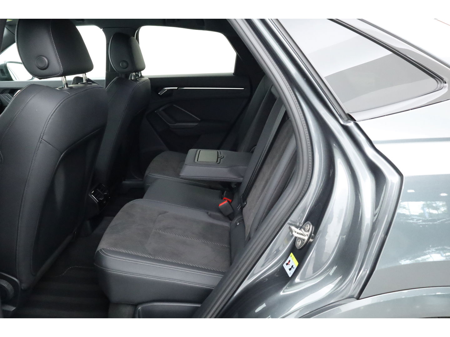 Audi Q3 Sportback 45 TFSI e 2x S Line | Elek. Trekhaak | Camera | Navi | Stoelverw. | Adapt. Cruise | Keyless | 19''