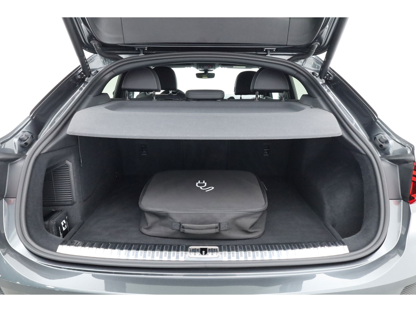 Audi Q3 Sportback 45 TFSI e 2x S Line | Elek. Trekhaak | Camera | Navi | Stoelverw. | Adapt. Cruise | Keyless | 19''