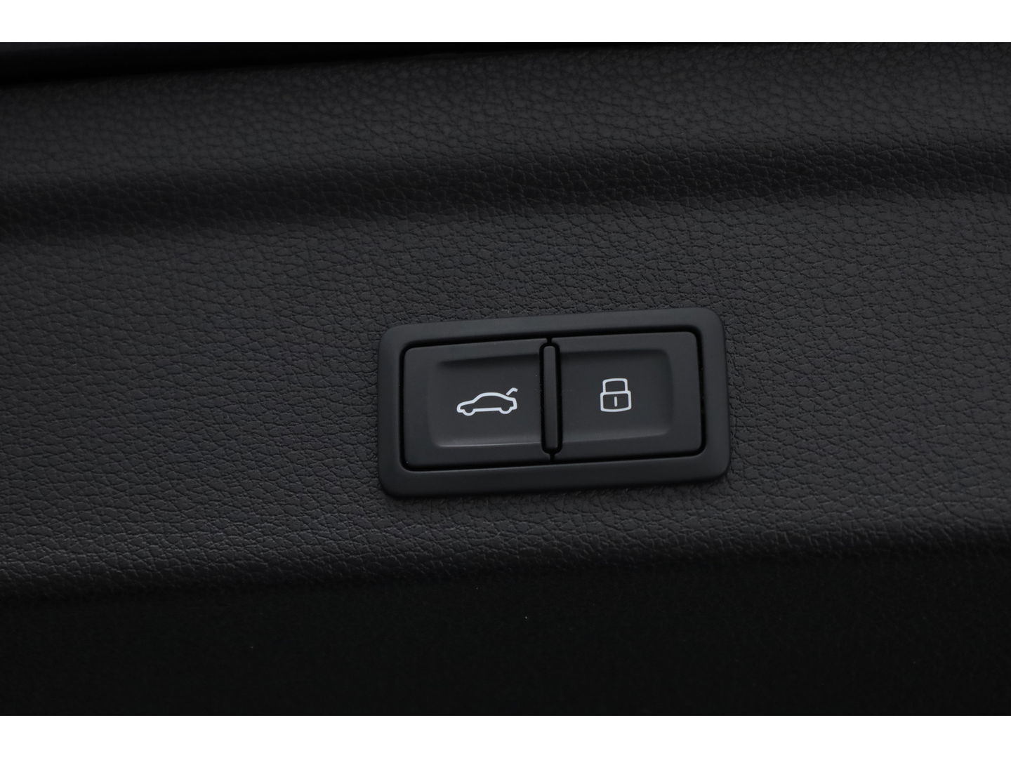 Audi Q3 Sportback 45 TFSI e 2x S Line | Elek. Trekhaak | Camera | Navi | Stoelverw. | Adapt. Cruise | Keyless | 19''