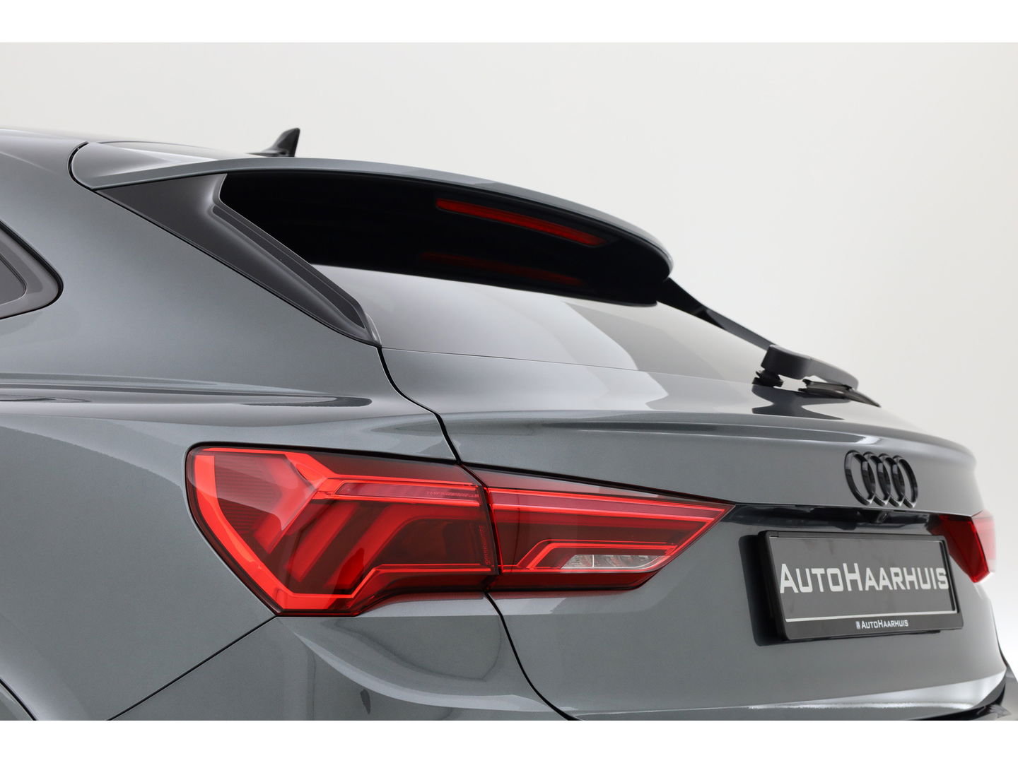 Audi Q3 Sportback 45 TFSI e 2x S Line | Elek. Trekhaak | Camera | Navi | Stoelverw. | Adapt. Cruise | Keyless | 19''