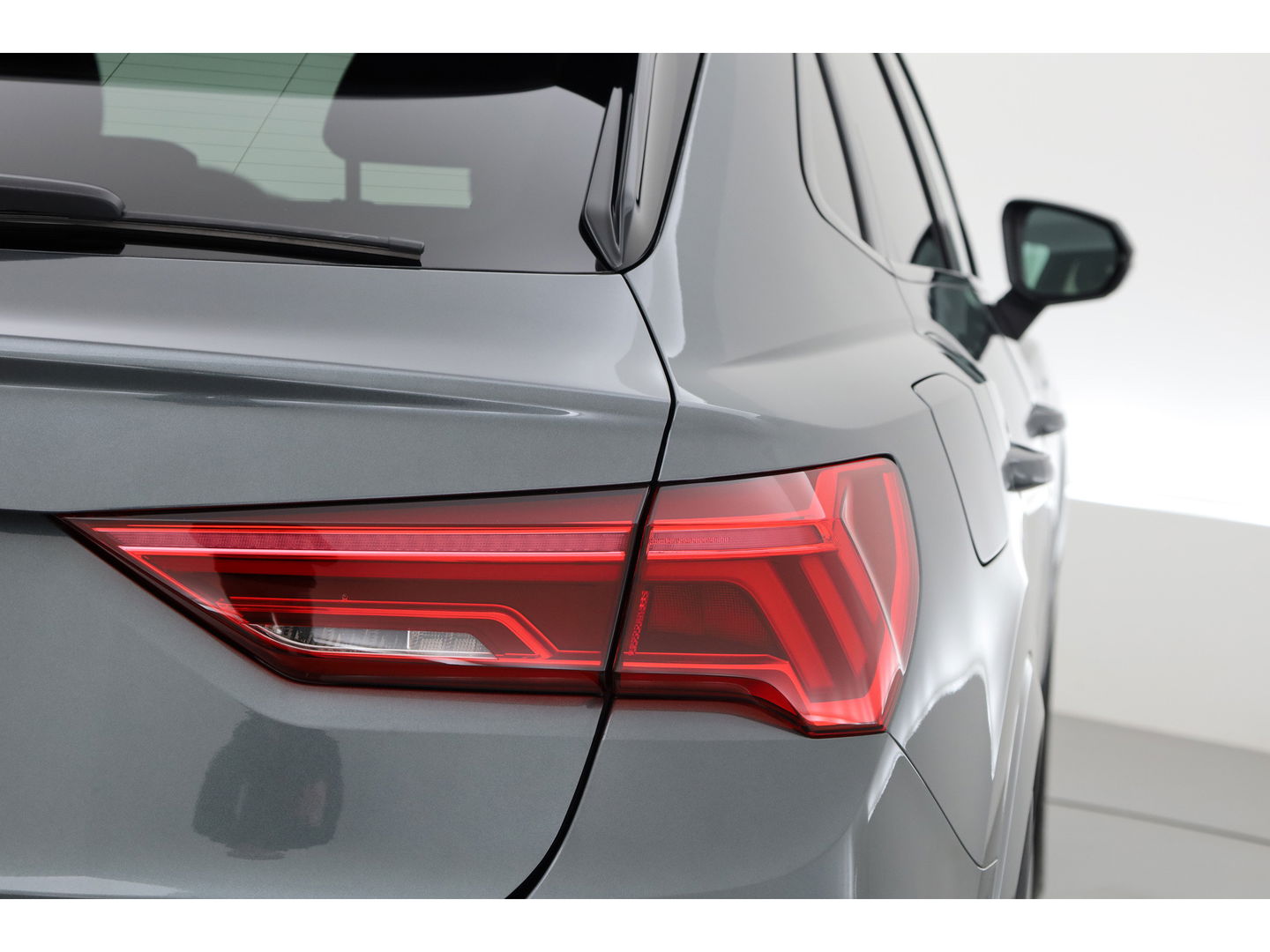 Audi Q3 Sportback 45 TFSI e 2x S Line | Elek. Trekhaak | Camera | Navi | Stoelverw. | Adapt. Cruise | Keyless | 19''