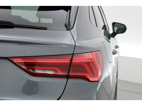 Audi Q3 Sportback 45 TFSI e 2x S Line | Elek. Trekhaak | Camera | Navi | Stoelverw. | Adapt. Cruise | Keyless | 19''