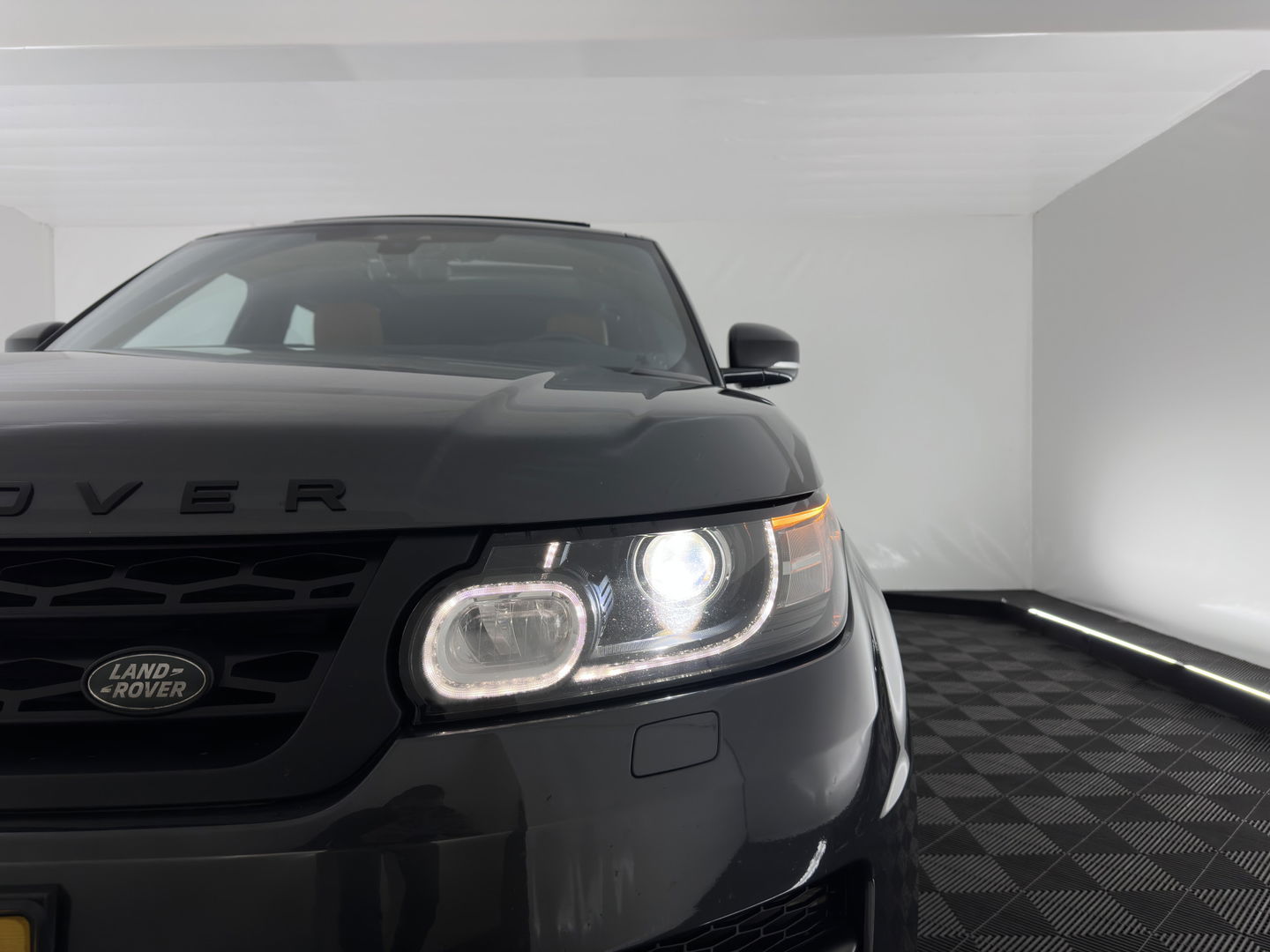 Land Rover Range Rover Sport 3.0 TDV6 HSE Dynamic Aut. *PANO | DIGI-COCKPIT | LUXURY-LEATHER | XENON | NAVI-FULLMAP | CAMERA | KEYLESS | AIR-SUSPENSION | ECC | PDC | HEATED-SPORTSEATS | AMBIENT-LIGHT | CARBON-INLAY | SHIFT-PADDLES | CRUISE |