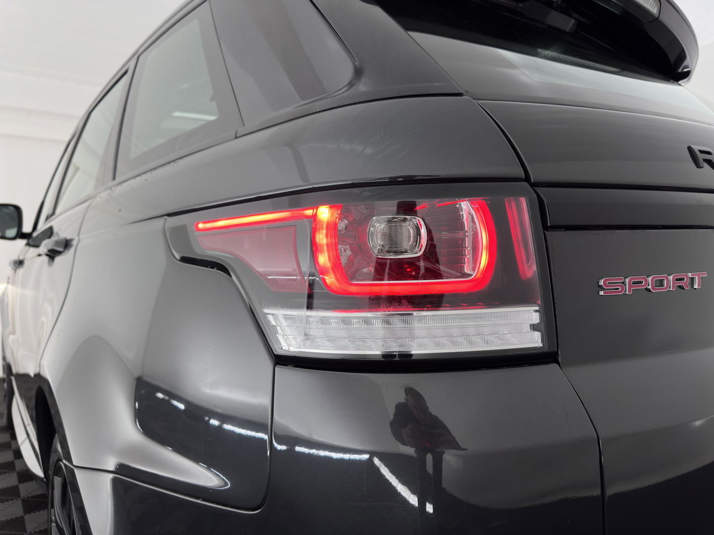 Land Rover Range Rover Sport 3.0 TDV6 HSE Dynamic Aut. *PANO | DIGI-COCKPIT | LUXURY-LEATHER | XENON | NAVI-FULLMAP | CAMERA | KEYLESS | AIR-SUSPENSION | ECC | PDC | HEATED-SPORTSEATS | AMBIENT-LIGHT | CARBON-INLAY | SHIFT-PADDLES | CRUISE |