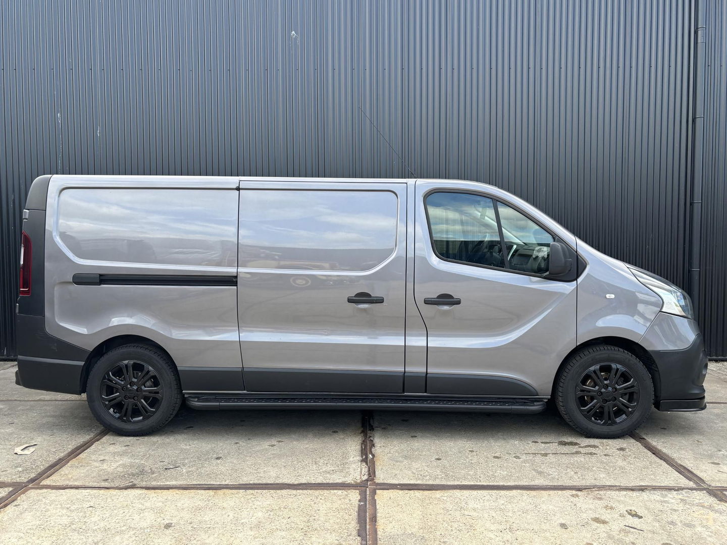 Renault Trafic 1.6 dCi 120pk T29 L2H1 MARGE | Leder | Sidesteps | Formula Sport |