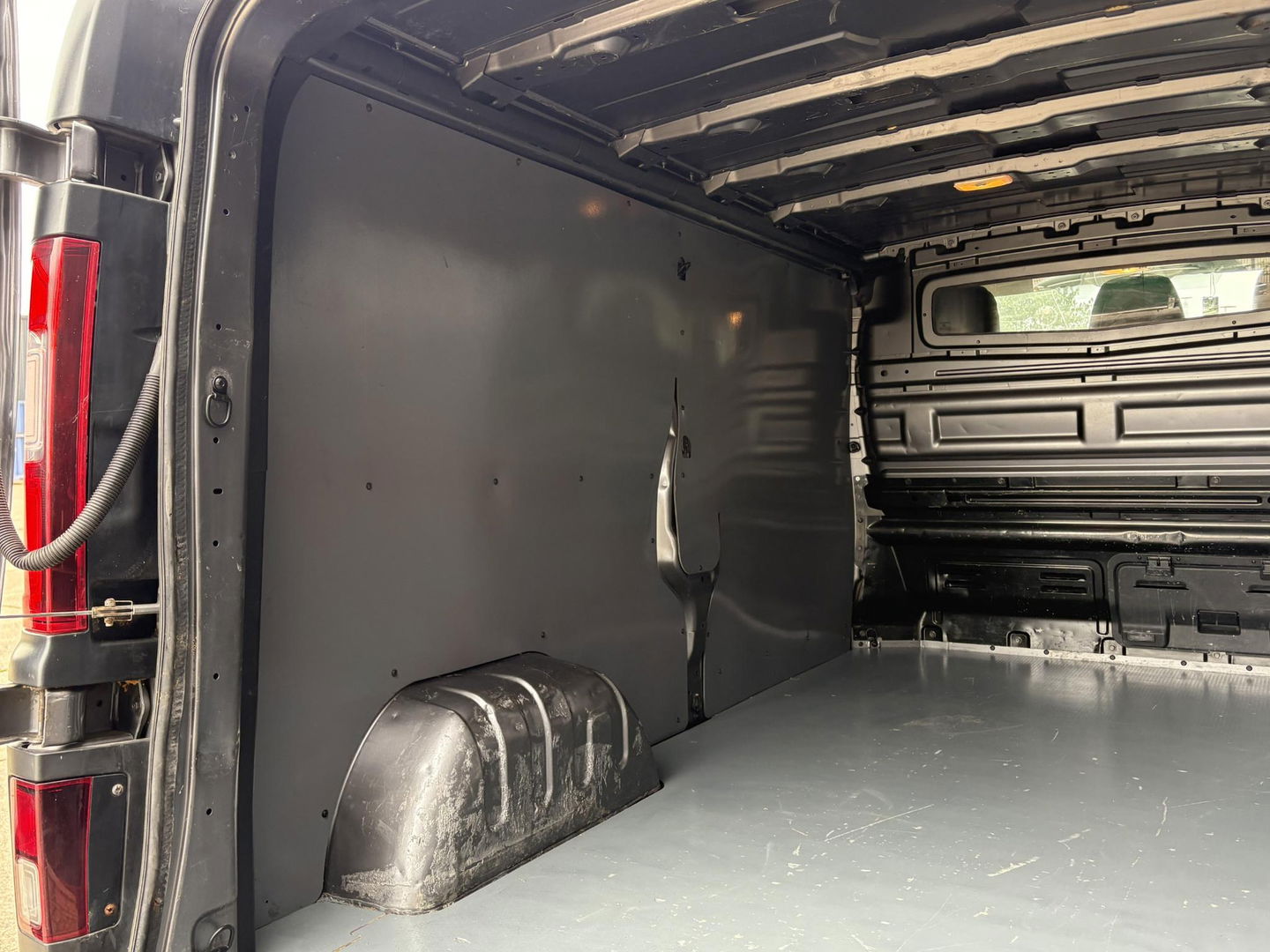 Renault Trafic 1.6 dCi 120pk T29 L2H1 MARGE | Leder | Sidesteps | Formula Sport |