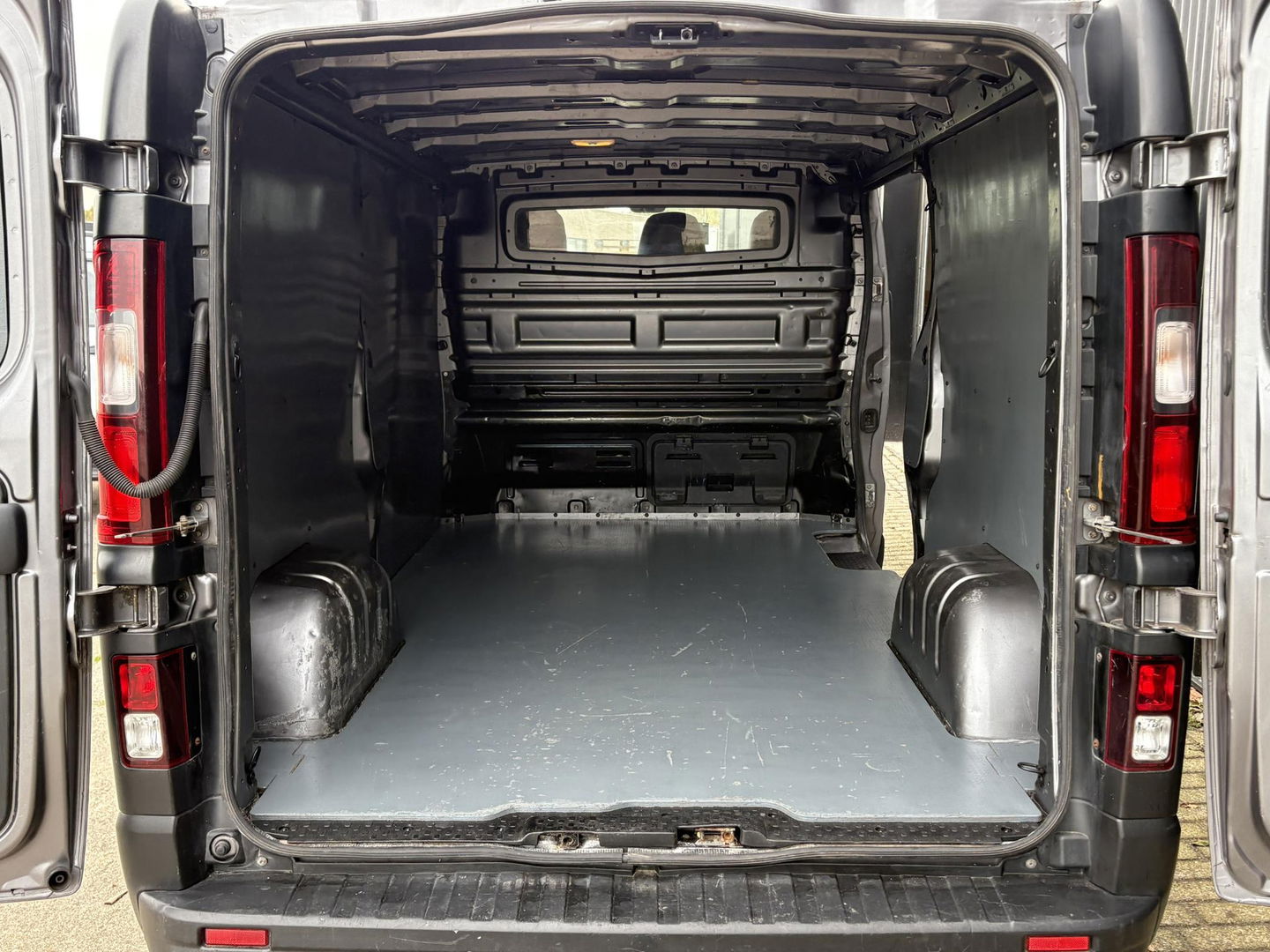 Renault Trafic 1.6 dCi 120pk T29 L2H1 MARGE | Leder | Sidesteps | Formula Sport |