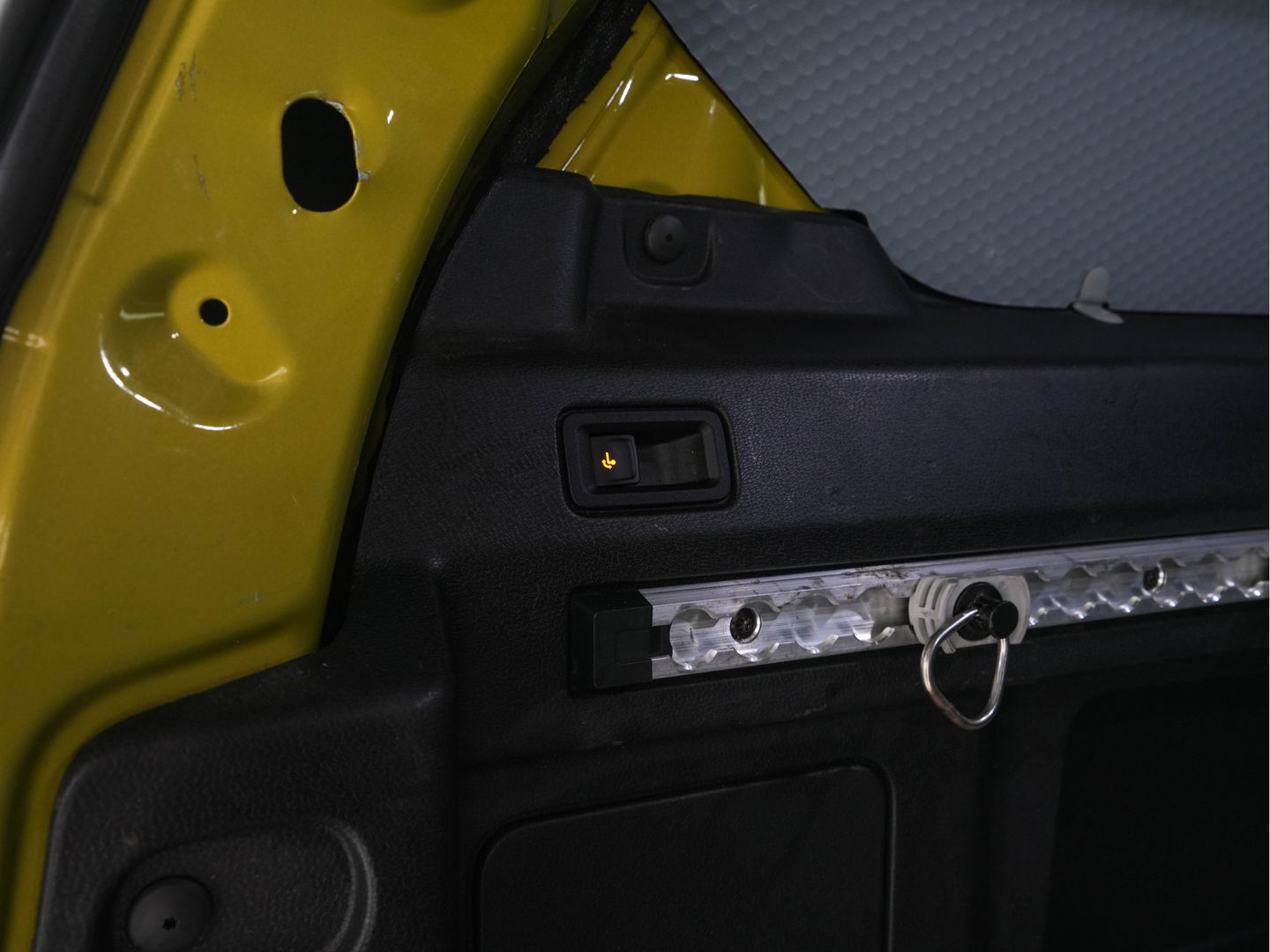 Volkswagen ID. Buzz Cargo 77 kWh [ 3-Fase ] {SOH-90%} *FULL-LED | ADAPTIVE-CRUISE | LANE-ASSIST | KEYLESS | DAB+ | CAMERA | DIGI-COCKPIT | NAVI-FULLMAP | HEATED-COMFORTSEATS | CCS-FASTLOADER | LANE-ASSIST | TOWBAR | 20"ALU*