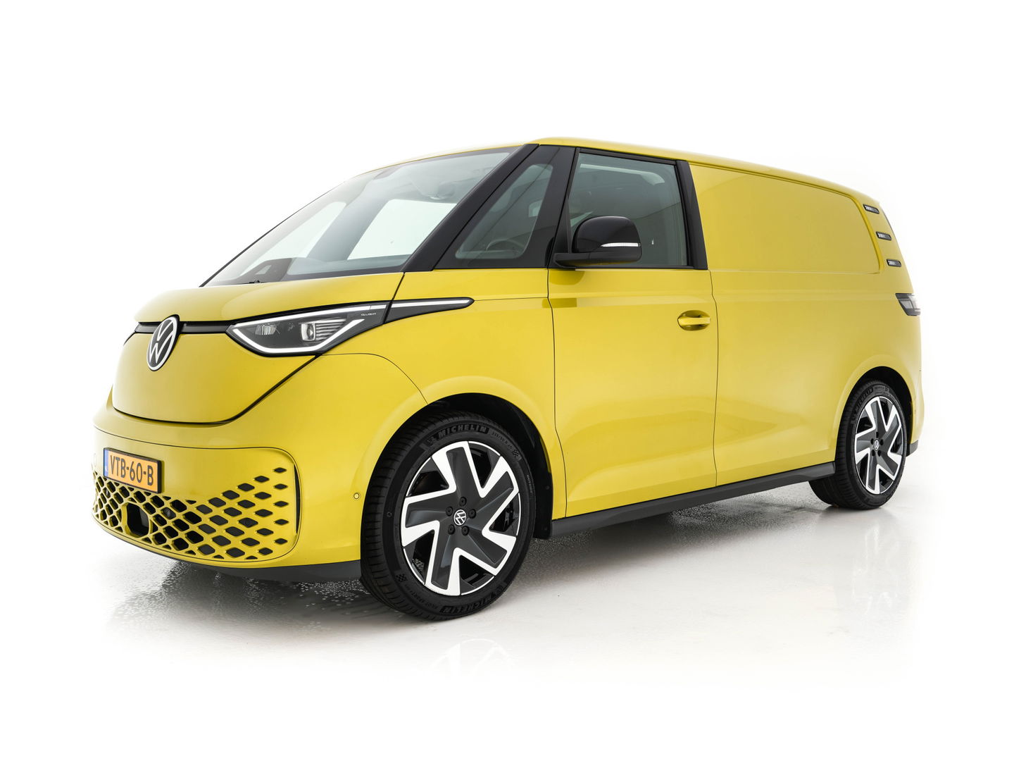 Volkswagen ID. Buzz Cargo 77 kWh [ 3-Fase ] {SOH-90%} *FULL-LED | ADAPTIVE-CRUISE | LANE-ASSIST | KEYLESS | DAB+ | CAMERA | DIGI-COCKPIT | NAVI-FULLMAP | HEATED-COMFORTSEATS | CCS-FASTLOADER | LANE-ASSIST | TOWBAR | 20"ALU*