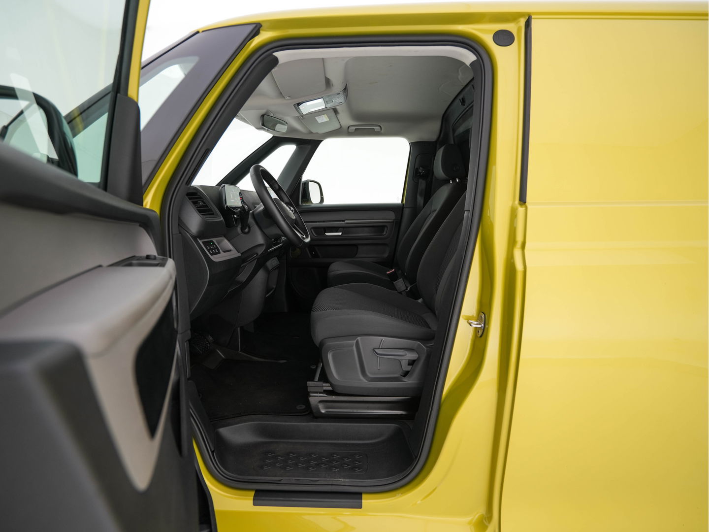 Volkswagen ID. Buzz Cargo 77 kWh [ 3-Fase ] {SOH-90%} *FULL-LED | ADAPTIVE-CRUISE | LANE-ASSIST | KEYLESS | DAB+ | CAMERA | DIGI-COCKPIT | NAVI-FULLMAP | HEATED-COMFORTSEATS | CCS-FASTLOADER | LANE-ASSIST | TOWBAR | 20"ALU*