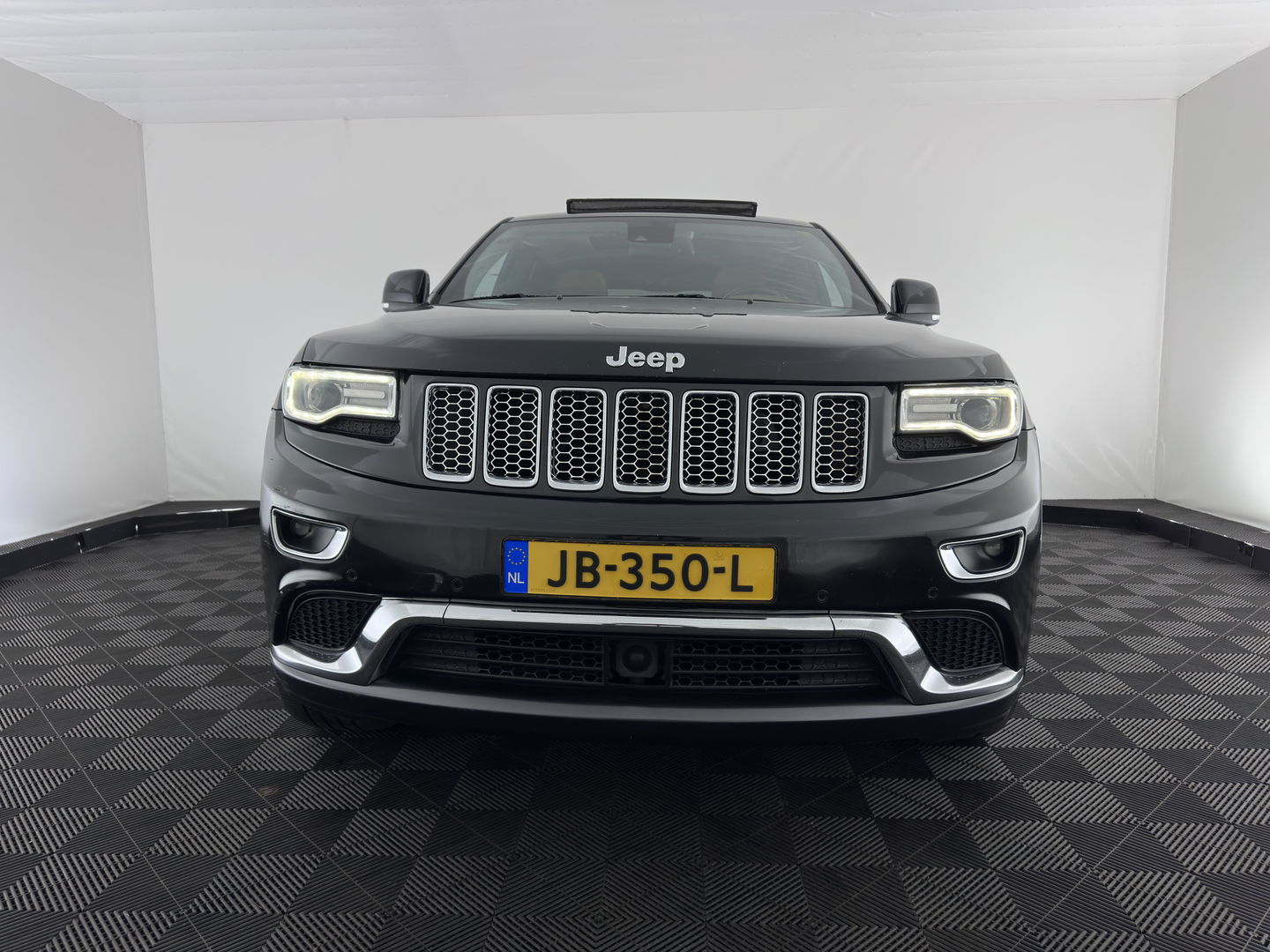 Jeep Grand Cherokee 3.0 CRD Summit Aut. *PANO | FULL-LEATHER | XENON | DIGI-COCKPIT | AIR-SUSPENSION | BLIND-SPOT | ADAPTIVE-CRUISE | MEMORY-PACK | CAMERA | KEYLESS | NAVI-FULLMAP | TOWBAR | COMFORT-SEATS | SHIFT-PADDLES | DAB