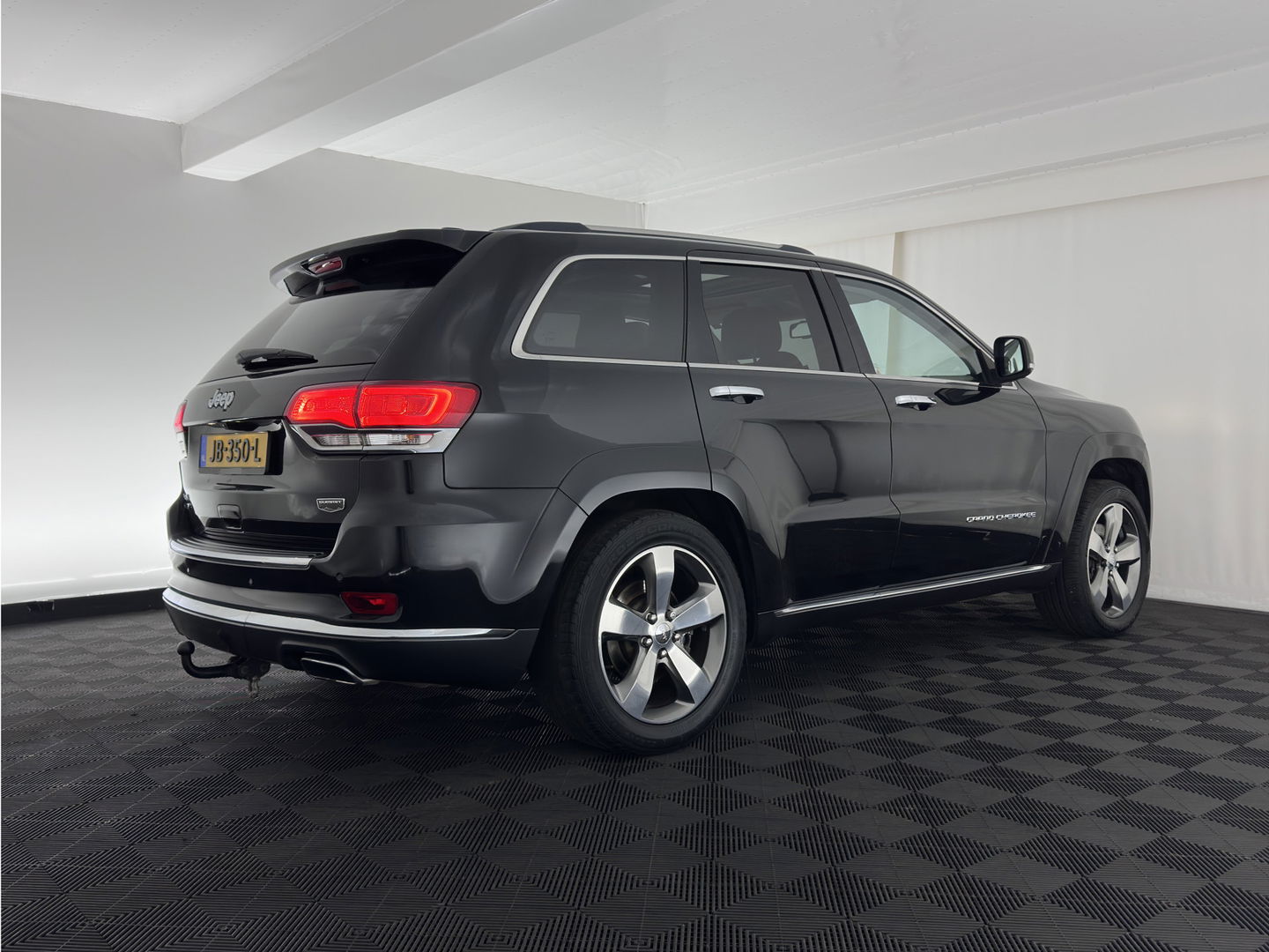 Jeep Grand Cherokee 3.0 CRD Summit Aut. *PANO | FULL-LEATHER | XENON | DIGI-COCKPIT | AIR-SUSPENSION | BLIND-SPOT | ADAPTIVE-CRUISE | MEMORY-PACK | CAMERA | KEYLESS | NAVI-FULLMAP | TOWBAR | COMFORT-SEATS | SHIFT-PADDLES | DAB