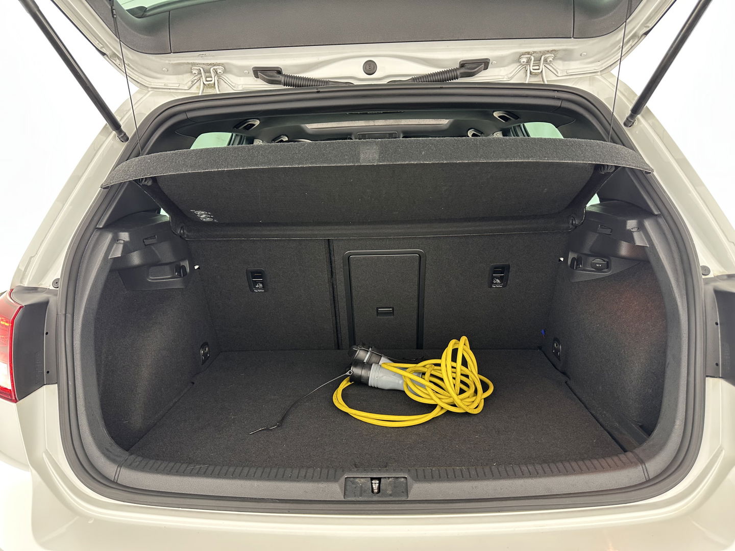 Volkswagen Golf 1.4 TSI GTE Executive-Plus-Pack Aut. *PANO | FULL-LED | LUXURY-LEATHER | LANE-ASSIST | BLIND-SPOT | ADAPTIVE-CRUISE | CAMERA | DAB | NAVI-FULLMAP | ECC | SHIFT-PADDLES | PDC | HEATED-SPORTSEATS | PRIVACY-GLASS | 18"ALU*