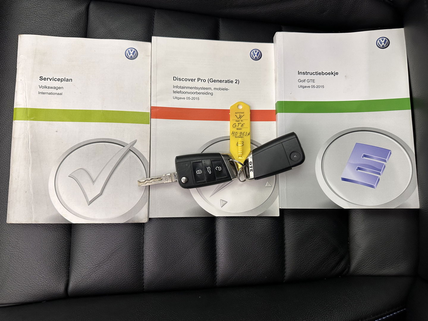 Volkswagen Golf 1.4 TSI GTE Executive-Plus-Pack Aut. *PANO | FULL-LED | LUXURY-LEATHER | LANE-ASSIST | BLIND-SPOT | ADAPTIVE-CRUISE | CAMERA | DAB | NAVI-FULLMAP | ECC | SHIFT-PADDLES | PDC | HEATED-SPORTSEATS | PRIVACY-GLASS | 18"ALU*