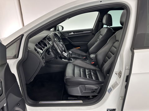 Volkswagen Golf 1.4 TSI GTE Executive-Plus-Pack Aut. *PANO | FULL-LED | LUXURY-LEATHER | LANE-ASSIST | BLIND-SPOT | ADAPTIVE-CRUISE | CAMERA | DAB | NAVI-FULLMAP | ECC | SHIFT-PADDLES | PDC | HEATED-SPORTSEATS | PRIVACY-GLASS | 18"ALU*