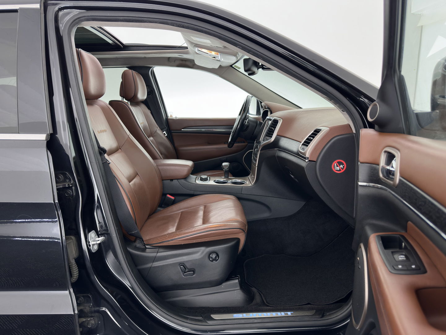 Jeep Grand Cherokee 3.0 CRD Summit Aut. *PANO | FULL-LEATHER | XENON | DIGI-COCKPIT | AIR-SUSPENSION | BLIND-SPOT | ADAPTIVE-CRUISE | MEMORY-PACK | CAMERA | KEYLESS | NAVI-FULLMAP | TOWBAR | COMFORT-SEATS | SHIFT-PADDLES | DAB