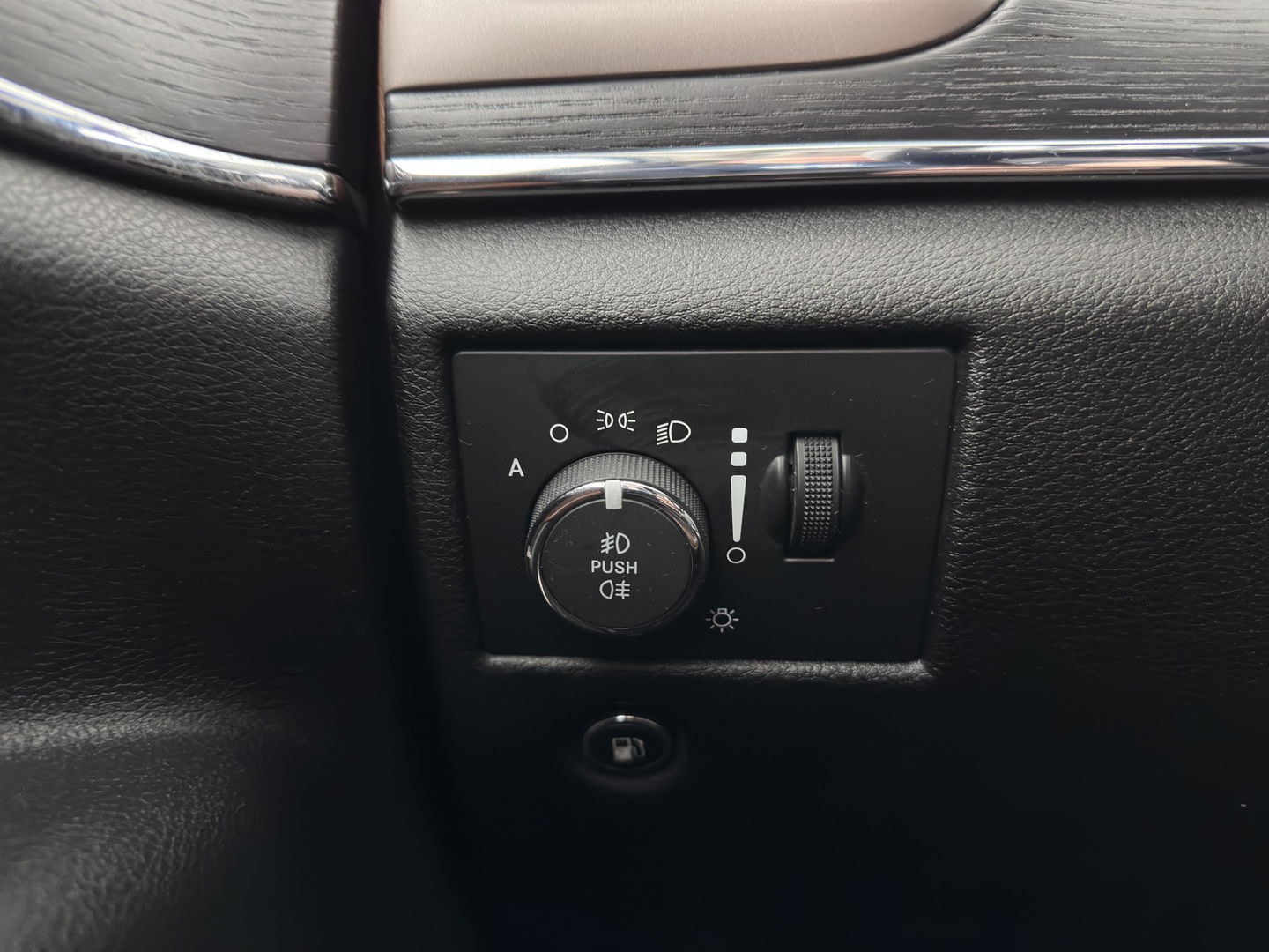 Jeep Grand Cherokee 3.0 CRD Summit Aut. *PANO | FULL-LEATHER | XENON | DIGI-COCKPIT | AIR-SUSPENSION | BLIND-SPOT | ADAPTIVE-CRUISE | MEMORY-PACK | CAMERA | KEYLESS | NAVI-FULLMAP | TOWBAR | COMFORT-SEATS | SHIFT-PADDLES | DAB