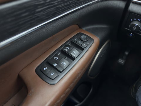 Jeep Grand Cherokee 3.0 CRD Summit Aut. *PANO | FULL-LEATHER | XENON | DIGI-COCKPIT | AIR-SUSPENSION | BLIND-SPOT | ADAPTIVE-CRUISE | MEMORY-PACK | CAMERA | KEYLESS | NAVI-FULLMAP | TOWBAR | COMFORT-SEATS | SHIFT-PADDLES | DAB