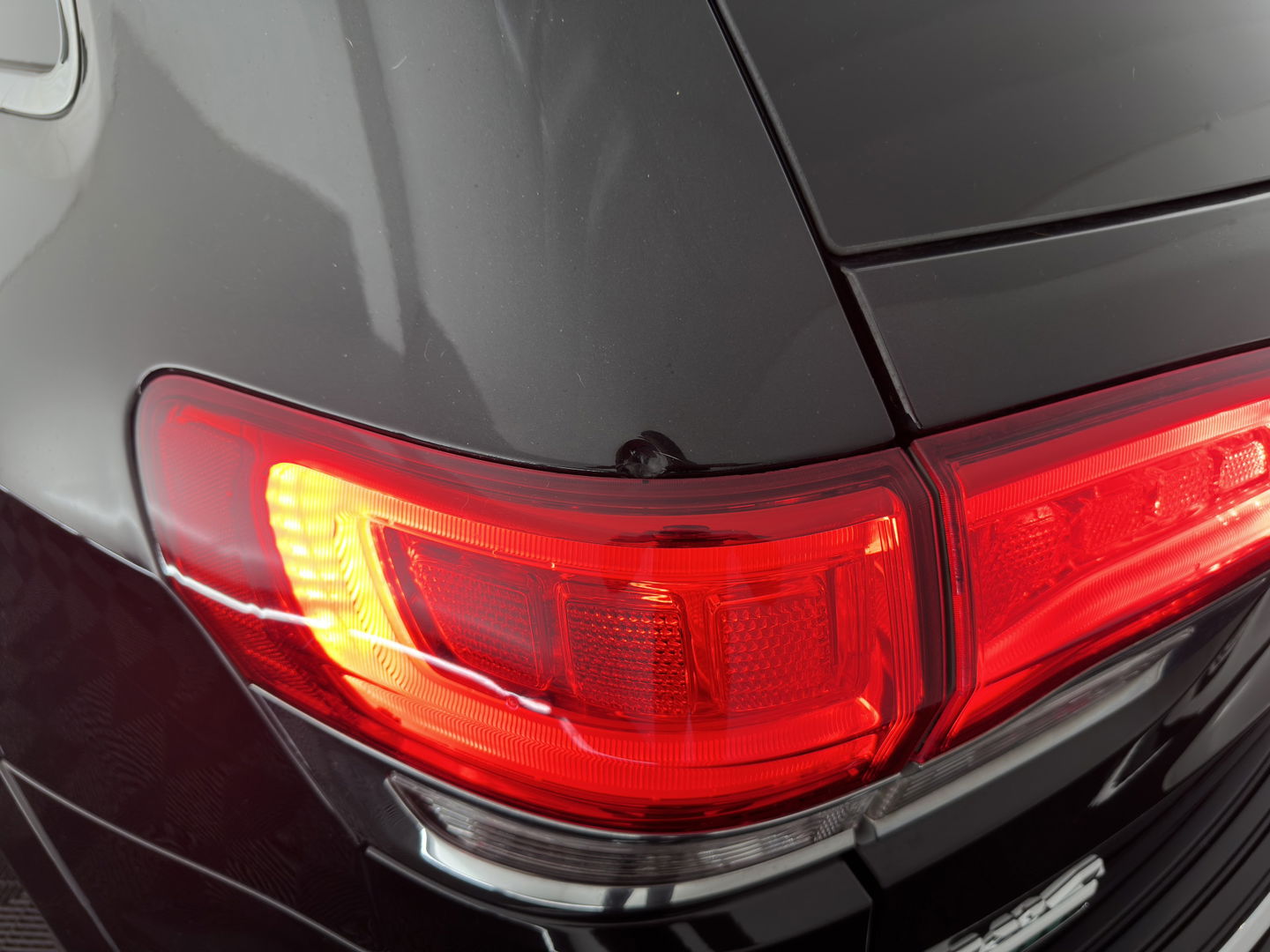 Jeep Grand Cherokee 3.0 CRD Summit Aut. *PANO | FULL-LEATHER | XENON | DIGI-COCKPIT | AIR-SUSPENSION | BLIND-SPOT | ADAPTIVE-CRUISE | MEMORY-PACK | CAMERA | KEYLESS | NAVI-FULLMAP | TOWBAR | COMFORT-SEATS | SHIFT-PADDLES | DAB